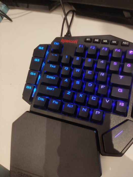 Klawiatura one hand Redragon.DITI.Model K585 RGB.