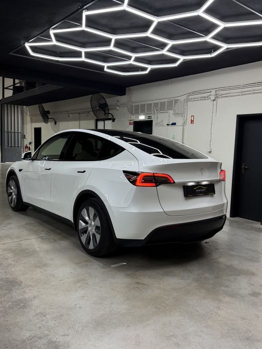 Tesla Model Y — fotografia 5