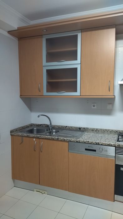 Cozinha completa com eletrodomésticos