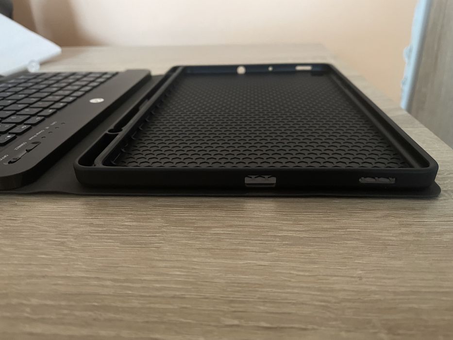 Etui na tablet z klawiaturą bluetooth 10 cali android ios windows