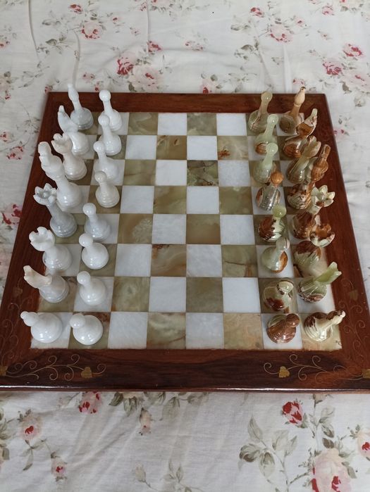 Шахи  з натурального каменю  онікса  і мармуру  ручна робота