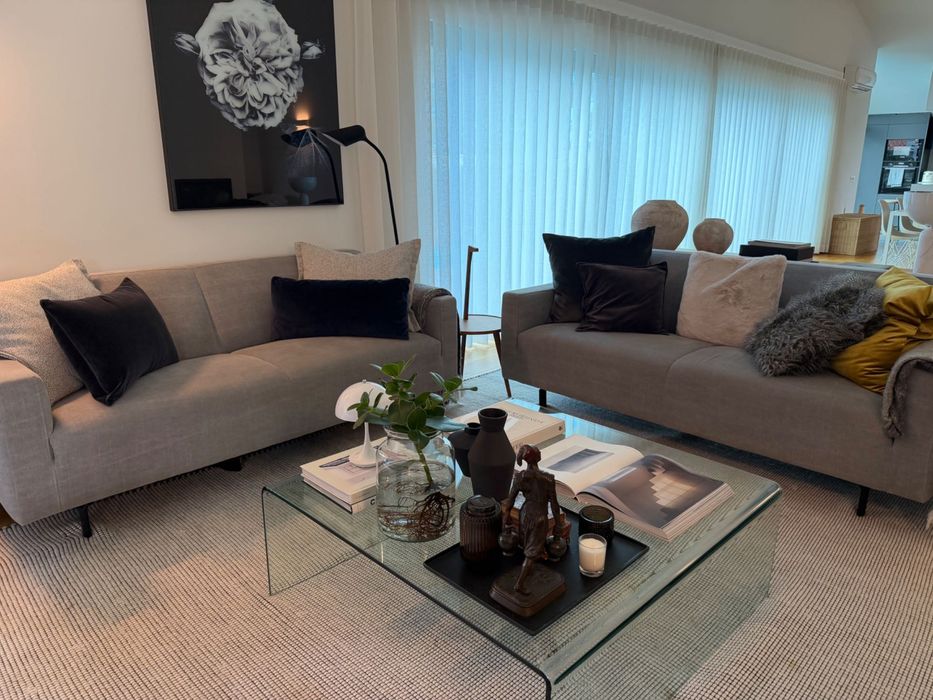 Jamé Julia Sofá 3 lugares- excelente estado. Gris. Preço por sofá.