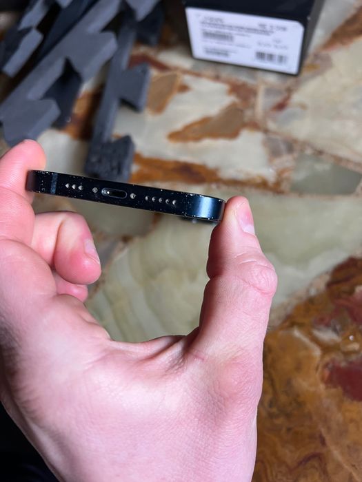 iPhone 13, bateria 84%