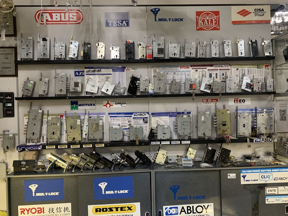 Замки, ручки дверные, петли, цилиндры