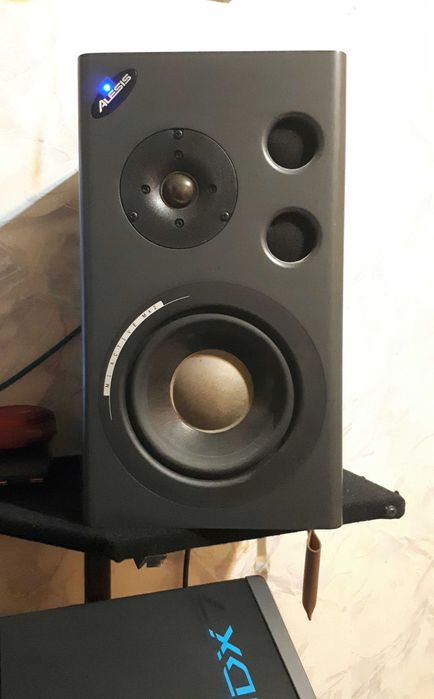 Студийные мониторы Alesis M1 Active MKII