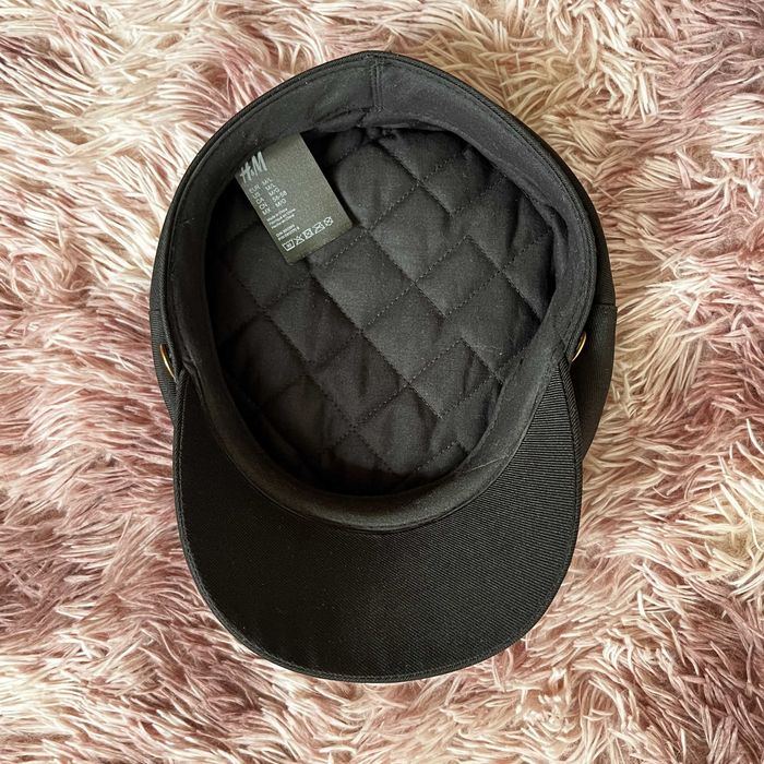 H&M Bretonka – firmowa czapka z daszkiem