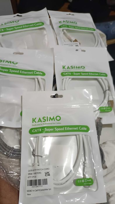 Cabos dados velocidades rápidas. Condutor dourado.