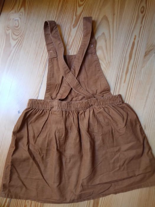 Urocza sukienka H&M kotek 128 sztruksowa na szelkach