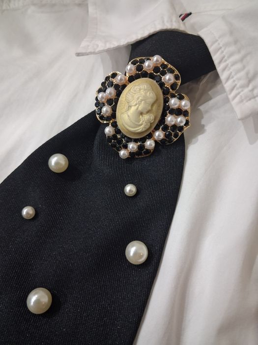 Elegancki krawat damski