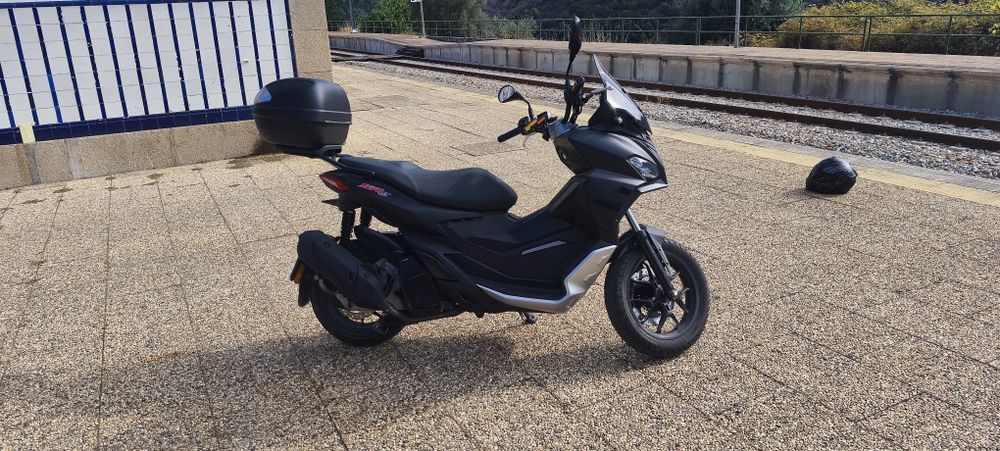 Scotter Aprilia sr gt 125