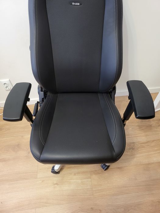 Cadeira Noblechairs  impecável
