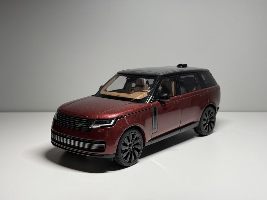 Модель Range Rover 2022 LCD Models 1:18