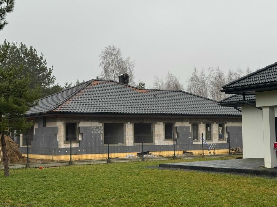 Wolnostojący parterowy z dużym garażem oraz tarasem 600 m Las