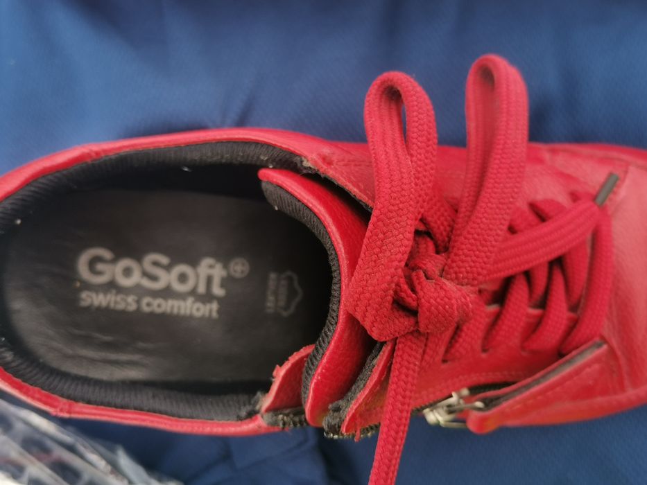 Czerwone,calkowicie skórzane pólbuty damskie marki Go Soft