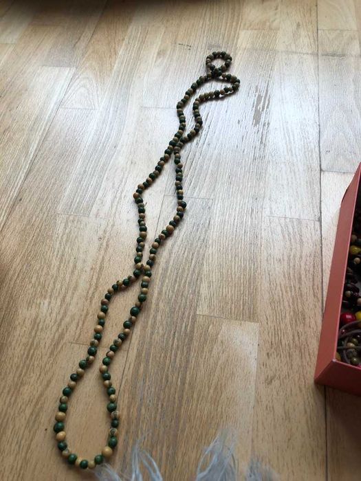 colar bolinhas tons azul e branco