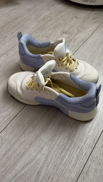 Кросівки Adidas жіночі