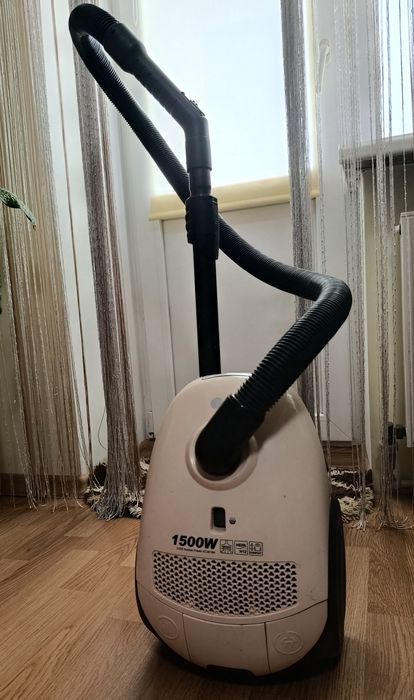 Пилосос LG 1500W