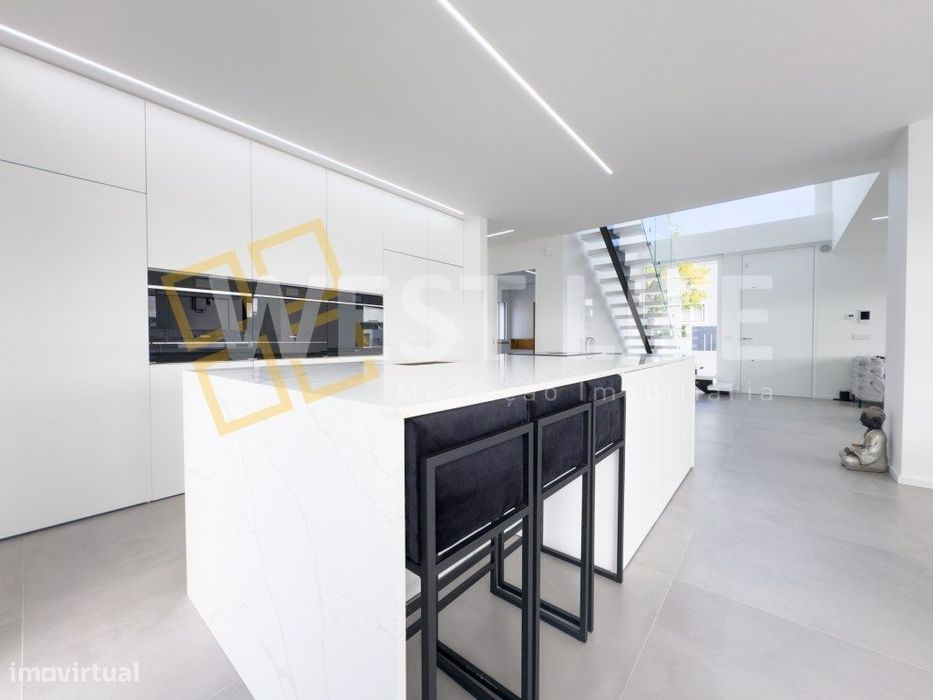 Magnifica moradia T3 de arquitetura contemporânea em Mafra como NOVA