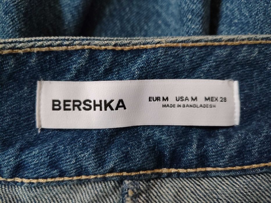 Стильные джинсовые шорты юбка с крупним плиссе, складками bershka