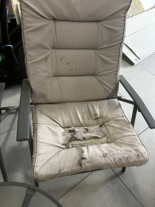 Vendo mesa e cadeiras exterior