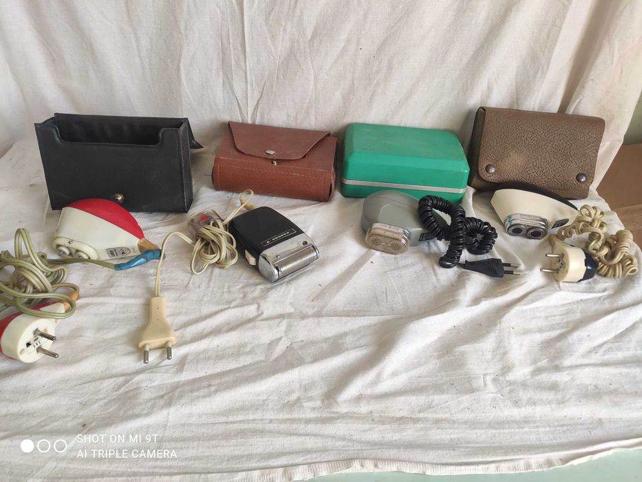 Электробритвы разные, 4 шт Харьков и москва со шнурами б/у.