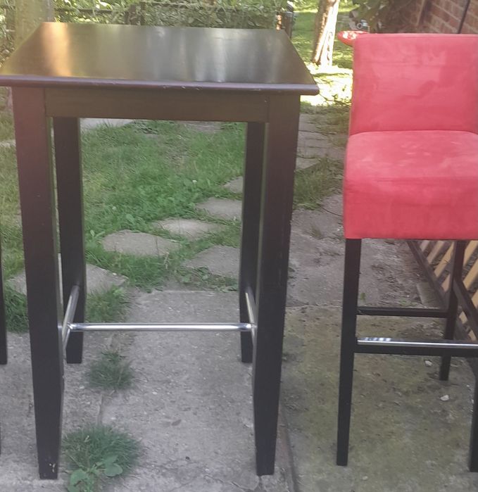 Stół barowy plus dwa hokery