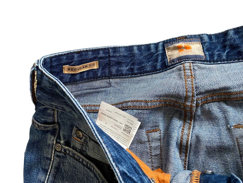 Hugo Boss Regular fit z przetarciami, W33/L34, stan bardzo dobry
