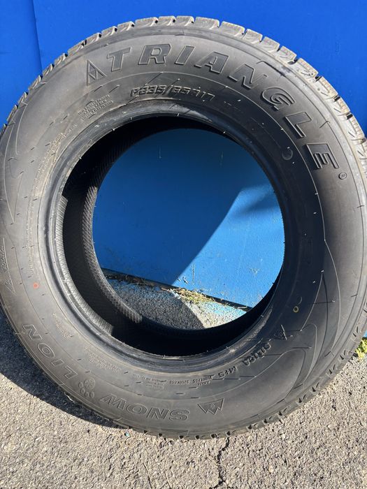 Шини зимові 235/65/R17