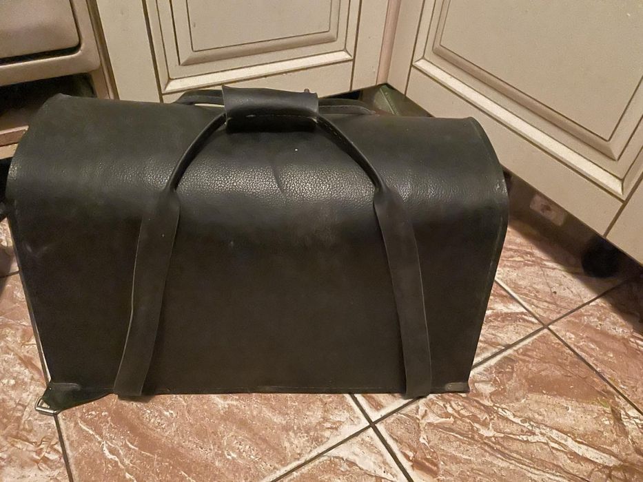 Чемоданы и подставки для бытовых швейных машин