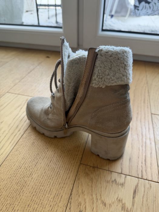 Jasne buty zimowe z wojasa