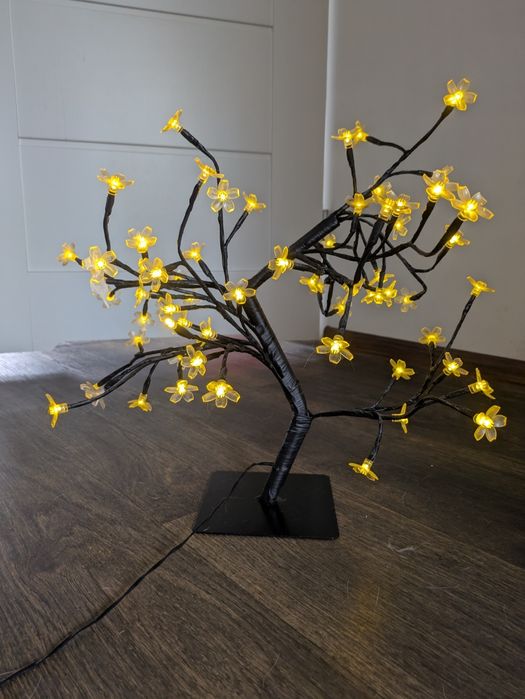 Drzewo z lampami LED