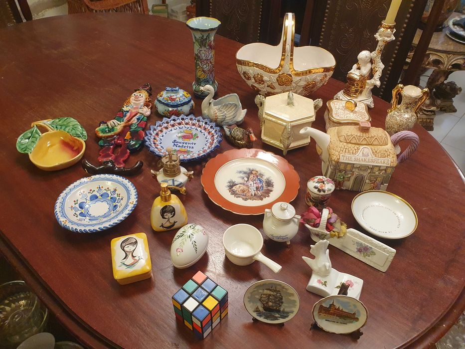 85 Peças decorativas e bibelots