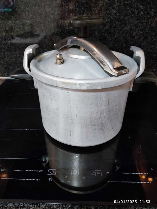 Panela pressão em bom estado