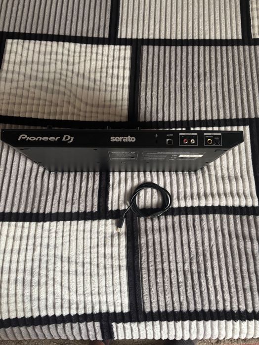 Vende se mesa de dj