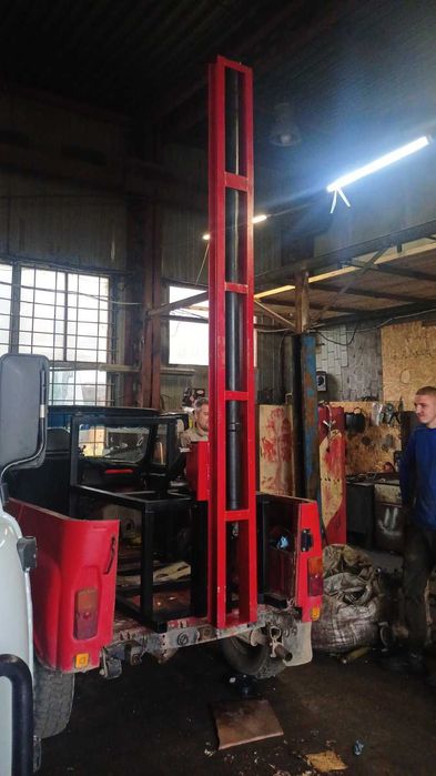 Бурова установка гідравлічна на базі автомобіля УАЗ