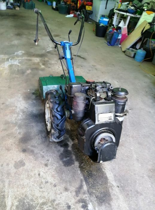 Faço Limpeza de Terrenos e arranjos em todos os quintais Pinhais,com t