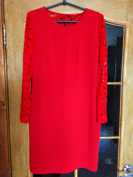 Нарядное платье с гипюровыми рукавами