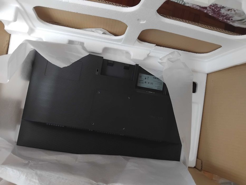 Monitor SAMSUNG 24'' - Full HD - IPS -LF24T350FHRXEN _ USADO 1  ano.