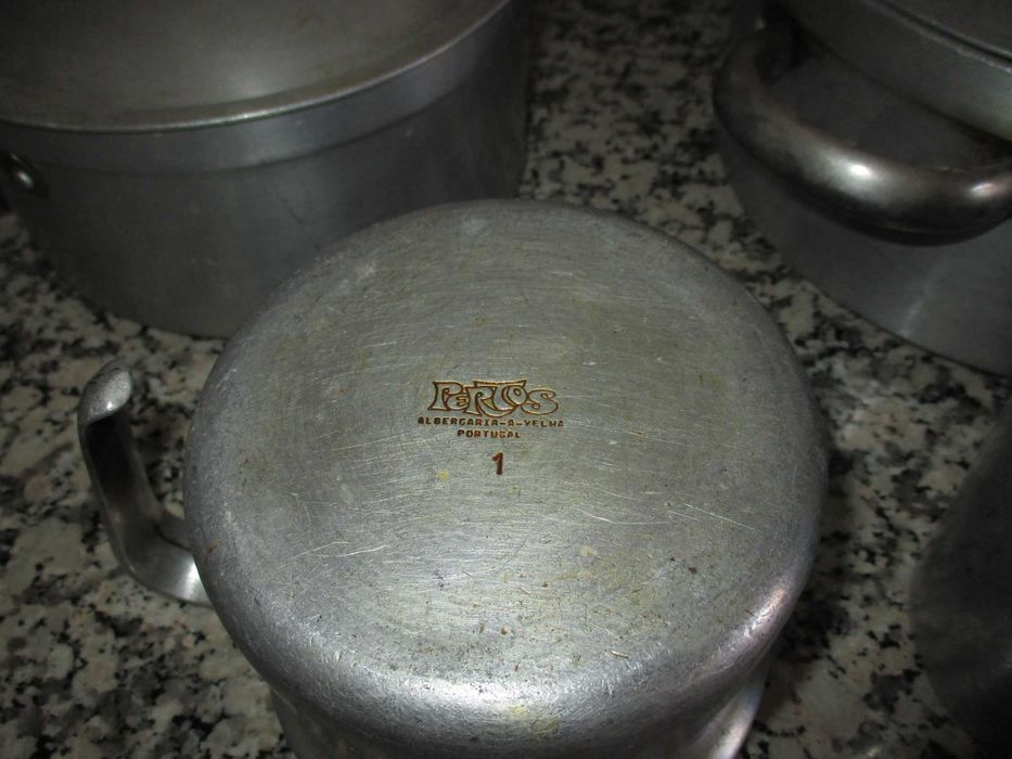 Conjunto de Panelas Tachos e Utensílios em Alumínio Marca Pertos Albergaria‑a‑Velha Portugal