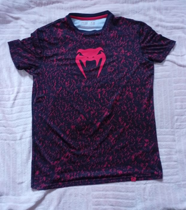 Крута футболка веном