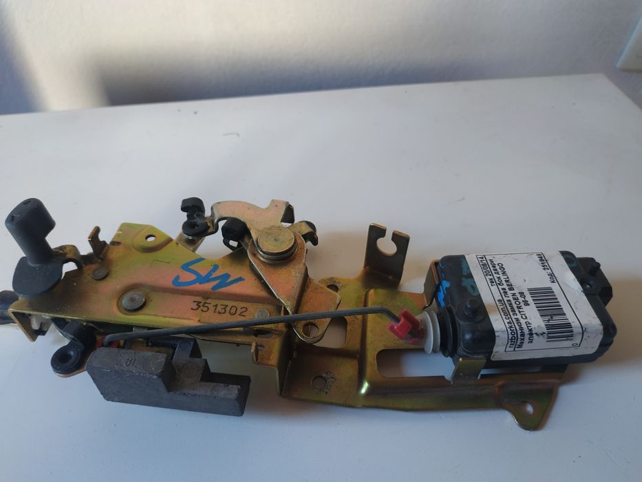 Замок  дверей  Пежо партнер