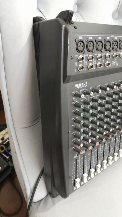 Активний мікшерний пульт Yamaha EMX2000