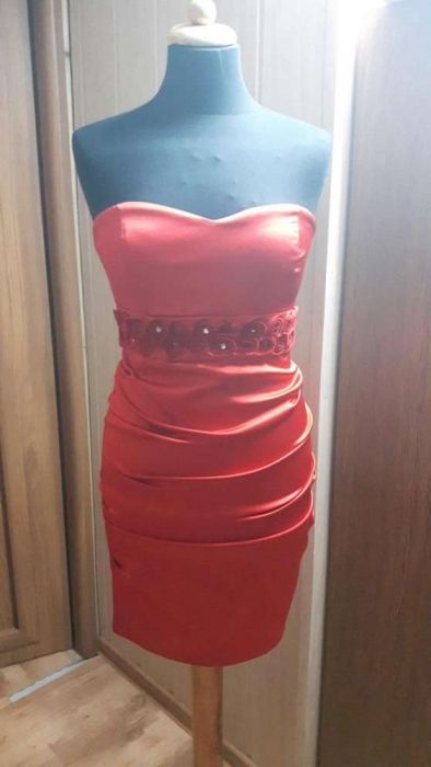 Seksowne czerwone sukienki