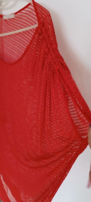 Long sleeveless red blouse. Size M/L. The left side is different from the right side.64563990707457123