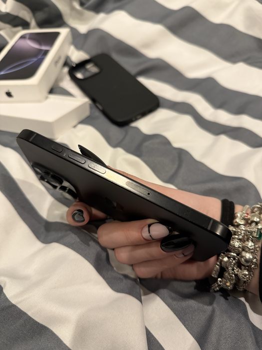 IPhone 16 pro 128gb 93% baterii