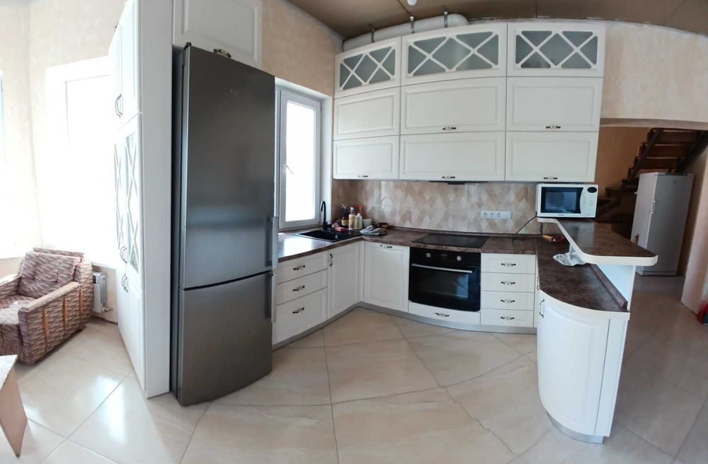 Будинок з незавершеним ремонтом 178м.кв. з гаражем