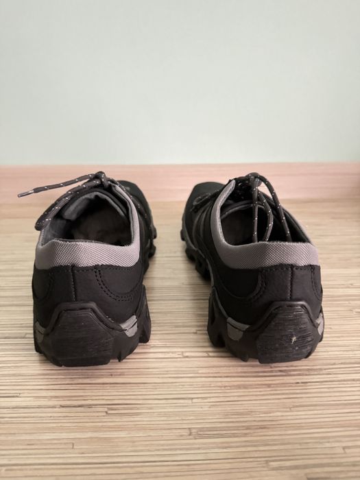 Czarne skórzane buty trekkingowe/ trapery