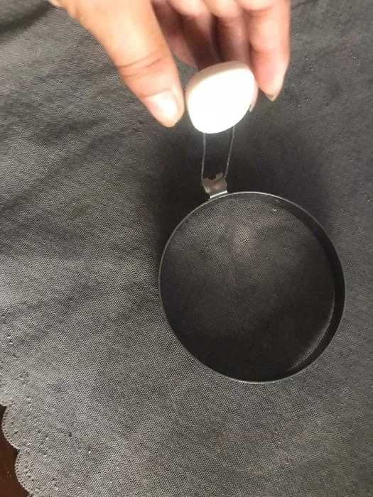 Forma em metal para fazer ovos redondos ou outros fins