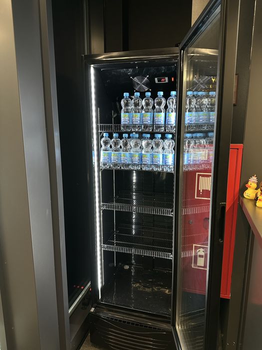 Sprzedam chłodziarkę do napojów GGM Gastro GKS330N – stan idealny