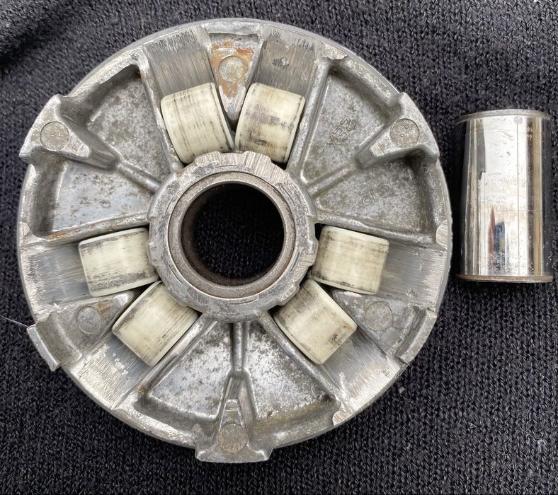 Продам Вариатор передний Yamaha 3KJ JOG + крельчатка,звезда, втулка